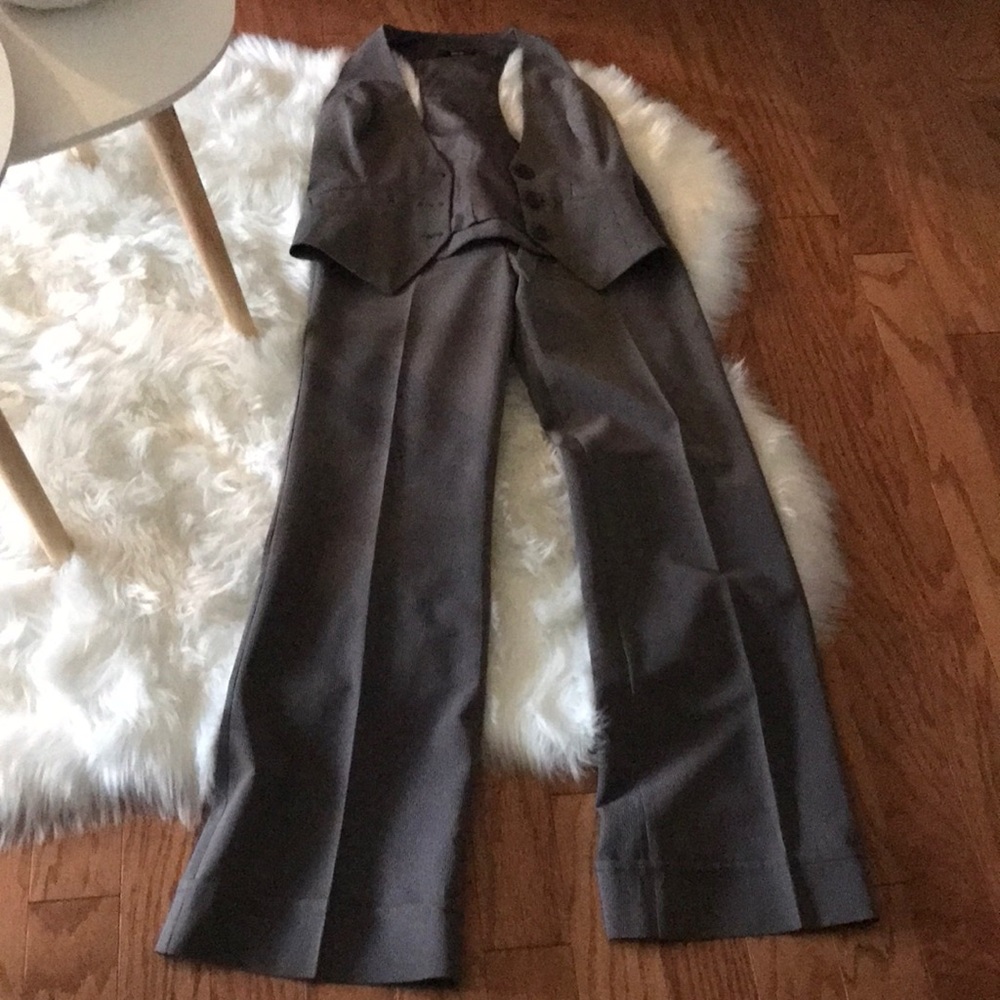 Pantsuit with a vest, size 3 junior, gray!